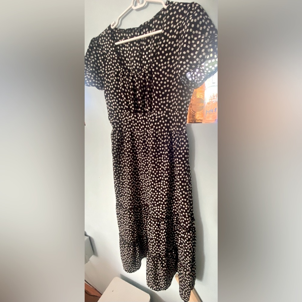 🔥3 for $20 Cute, Light weight, polkadot flowers dress, size medium, black&white